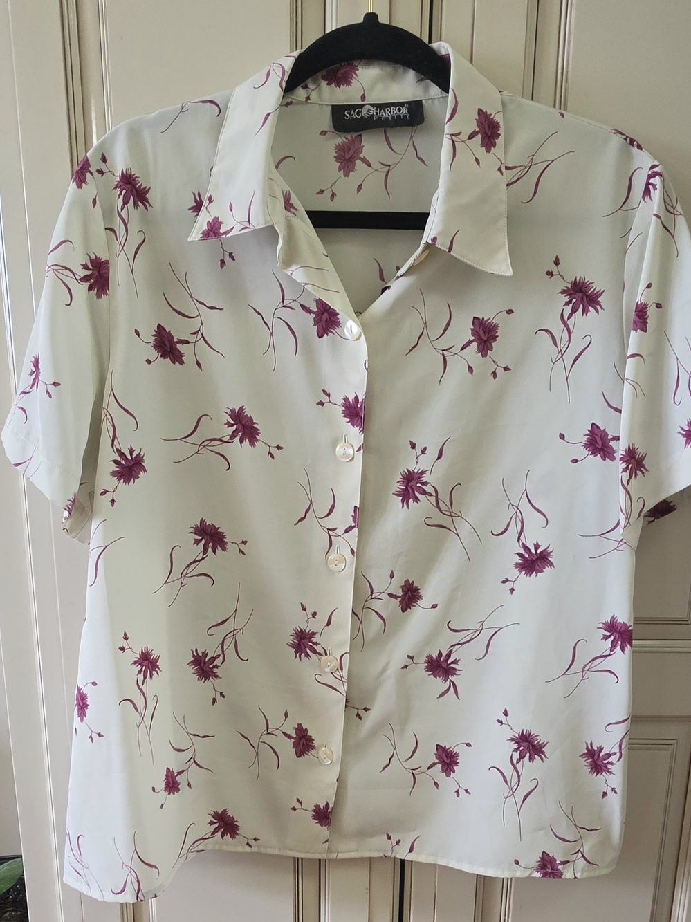 Sag Harbor Cream Short-Sleeve Button-Up Shirt with Purple Floral Print